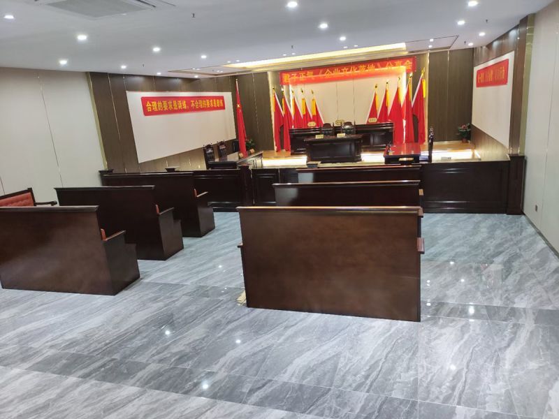 審訊桌：法庭正義的象征！